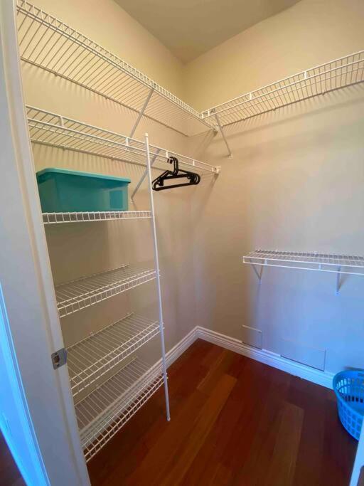 Lucky Suite, Two-Bedroom Suite With Independent Entrance In Richmond Close To Yvr Exterior foto
