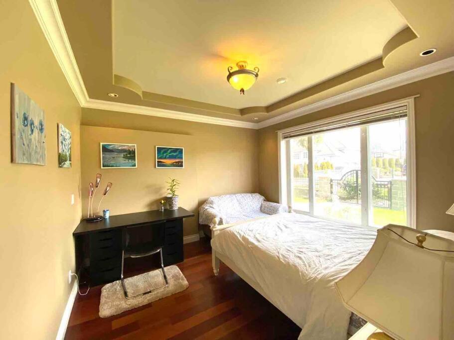 Lucky Suite, Two-Bedroom Suite With Independent Entrance In Richmond Close To Yvr Exterior foto