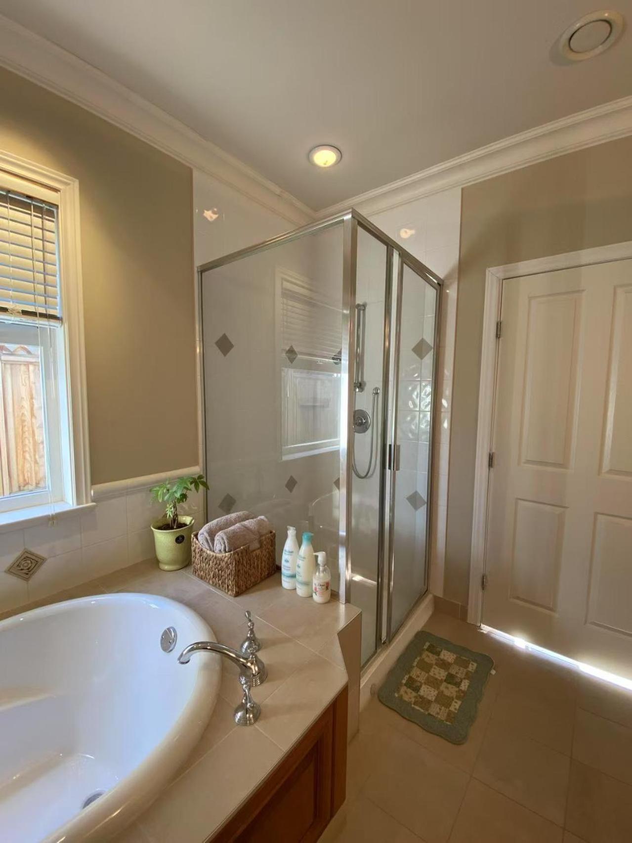 Lucky Suite, Two-Bedroom Suite With Independent Entrance In Richmond Close To Yvr Exterior foto